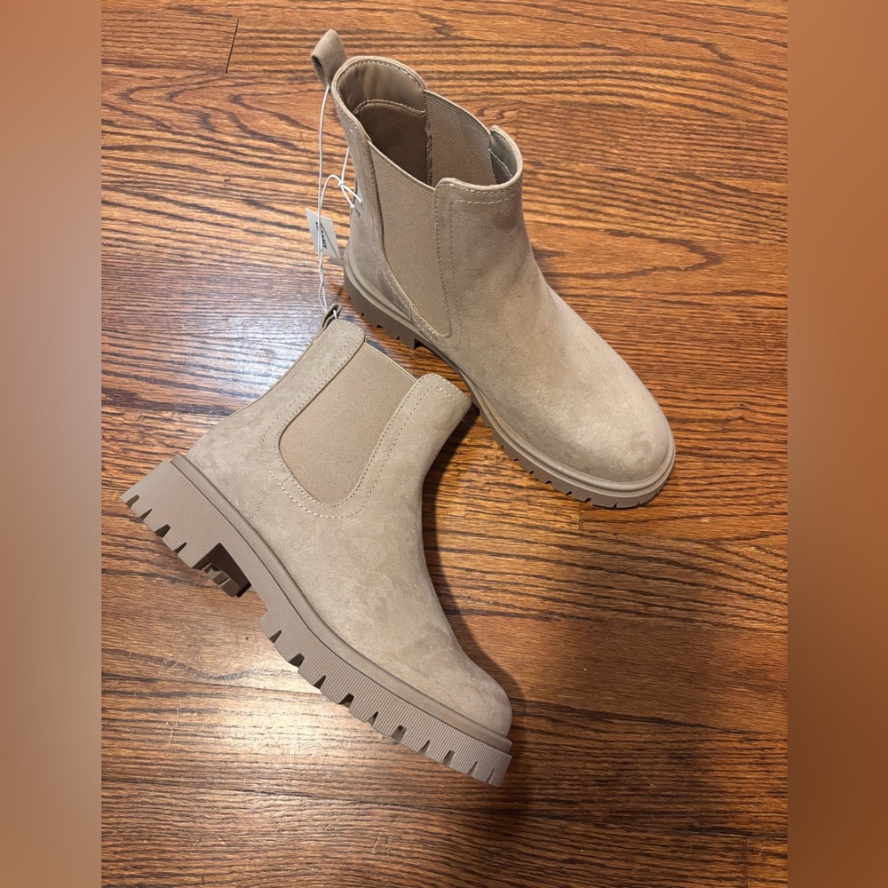 Old Navy Chelsea boot